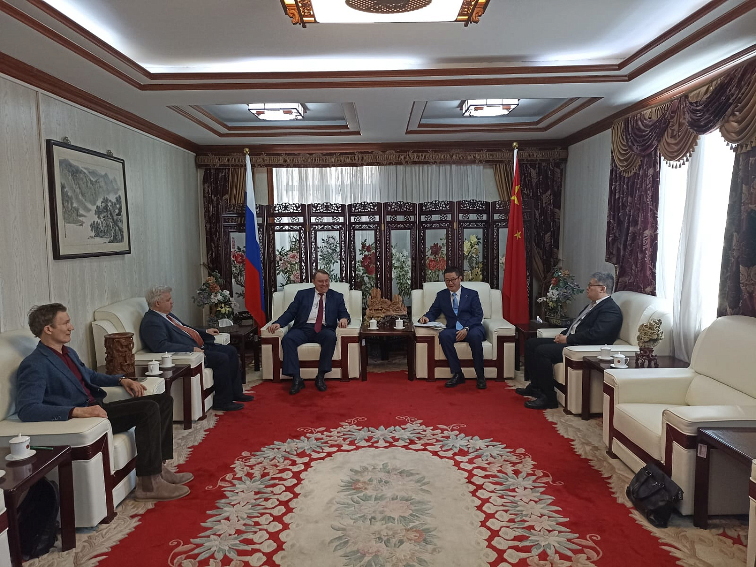 Члены Хабаровской «ОПОРЫ РОССИИ» встретились с Генеральным консулом КНР Цзян Сяоян